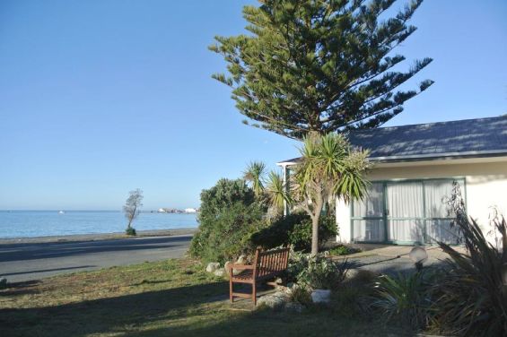 Beachfront Spa Bath Studio